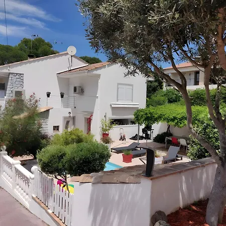 Les Arbousiers Bed & Breakfast 3*